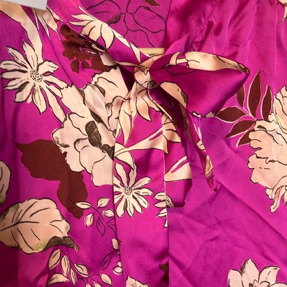 NWT Zara Fuchsia Floral Blouse with bow - Picture 4 of 6